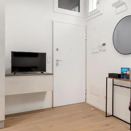 Guesthost - Comfy In Center Apartment Modena