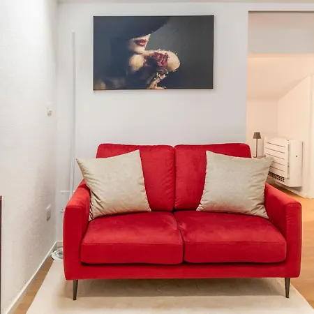 Guesthost - Comfy In Center Modena